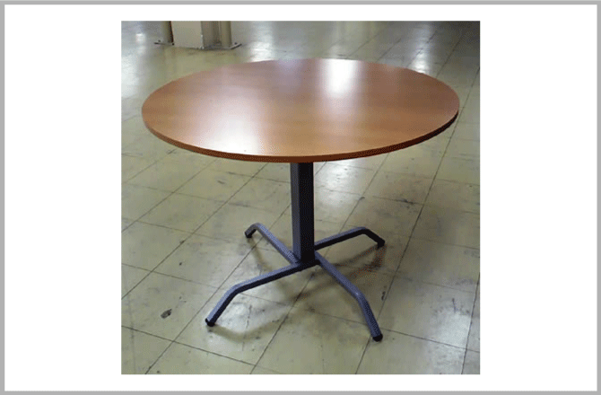 中古 木目調丸テーブル 商品番号 Ta011 中古オフィス家具のｍａｚｉッスカ
